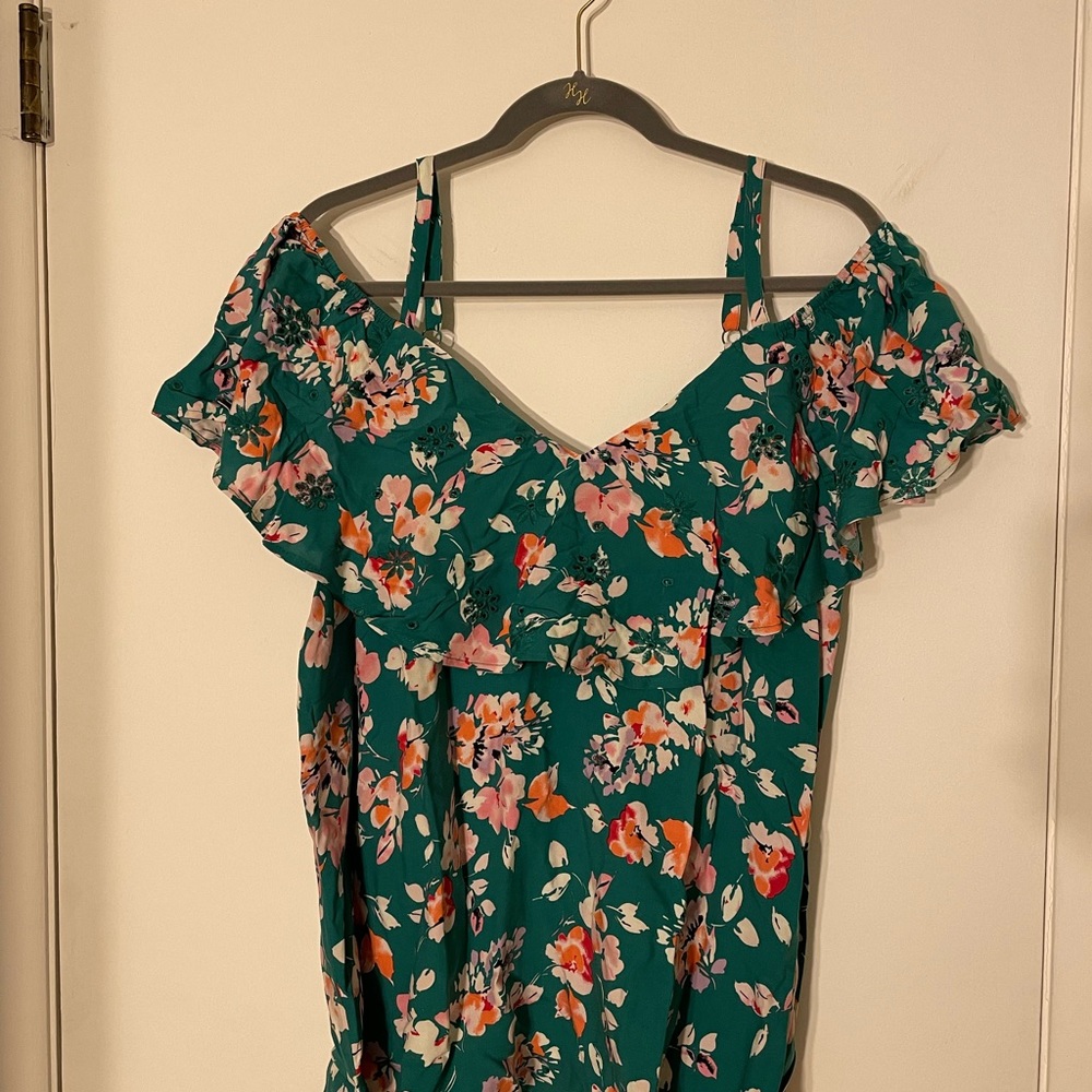 Torrid size 00 Green Floral Challis embroidered cold shoulder top